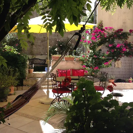 Bed & Breakfast Le Clos Du Rempart Avignon